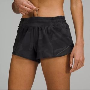 Lululemon Hotty Hot Low-Rise Lined Short 2.5"
